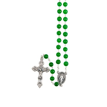 Chapelet grains aventurine, Ø 7 mm, chaine couleur argentée, longueur au cœur 32 cm, croix avec Christ. Livré en boite.
