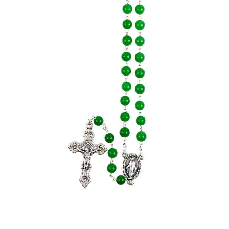Chapelet grains aventurine, Ø 7 mm, chaine couleur argentée, longueur au cœur 32 cm, croix avec Christ. Livré en boite.