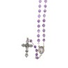 Chapelet grains améthyste, Ø 7 mm, chaine couleur argentée, longueur au cœur 32 cm, croix avec Christ. Livré en boite.