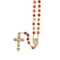 Chapelet grains cornaline, Ø 7 mm, chaine couleur dorée, longueur au cœur 32 cm, croix avec Christ. Livré en boite.
