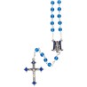 Chapelet grains bleu en verre, Ø 5 mm, chaine couleur argentée, longueur au cœur 31 cm, croix avec Christ.