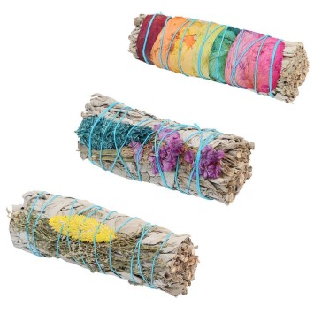 Sauge blanche naturelle (Salvia apiana) fagot de fumigation avec fleurs d´environ 11 cm / 30 g. Differentes fleurs