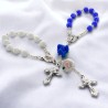 Dizainier sur chaine grains Ø 5 mm et rose, croix métal avec Christ. Disponible en différentes couleurs.