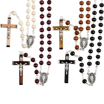 Chapelet grains en bois, Ø 7 mm, double chaîne couleur argentée, longueur au cœur 27 cm, croix avec Christ.