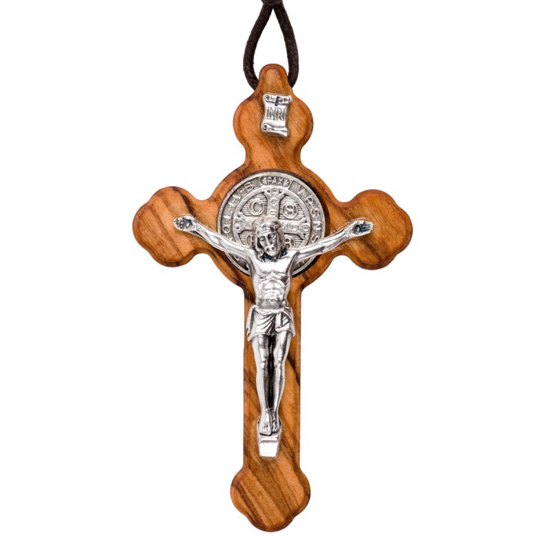 Croix baroque de saint Benoit en bois d' olivier, hauteur 8 cm avec cordon.