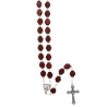 Chapelet sur chaine avec grains en bois marron en forme de croix Ø 1.1 cm avec croix et Christ en métal.