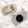 Plaque auto rectangle en aluminium strie, dimensions 2,4 x 4 cm, ornee d une rose. Differents Saints