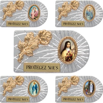 Plaque auto rectangle en aluminium strie, dimensions 2,4 x 4 cm, ornee d une rose. Differents Saints