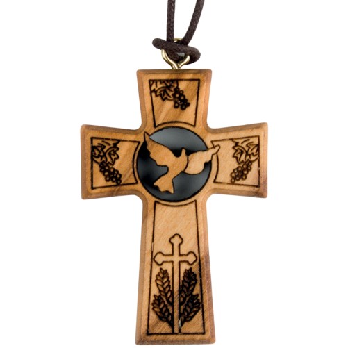 Croix de cou ajouree en bois d olivier avec colombe et sujets imprimes H 4,7 cm avec cordon cuir 70 cm.