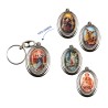 Porte-clés H. 3 cm pivotant couleur argentée double résine, plusieurs saints.