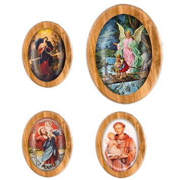 Plaque auto en bois d olivier forme ovale H. 4 x 3 cm avec resine, plusieurs saints.