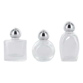 Bouteilles en verre de differentes formes H. 4,5 cm livrees en assortiment.