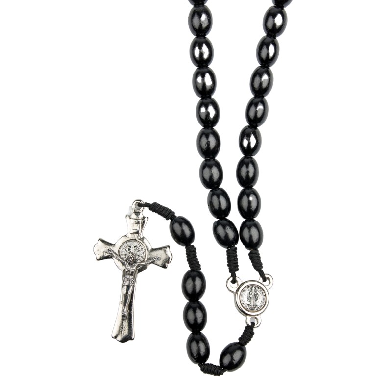 Chapelet de saint Benoit sur corde grains en bois noir Ø 10 mm, longueur au cœur 32 cm, croix métal de saint Benoit.