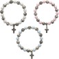 Bracelet sur elastique avec grains en metal forme rose et de grains metal Ø 8 mm avec une croix. Differentes couleurs