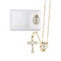 Coffret chapelet de communion sur chaine couleur doree grains Ø 4 mm, longueur au cœur 27 cm, croix emaillee plus medaille.