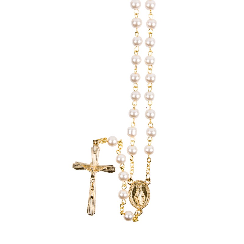 Chapelet grains blancs nacrés, Ø 7 mm, chaine couleur dorée, longueur au cœur 31 cm, croix avec Christ plus boite.