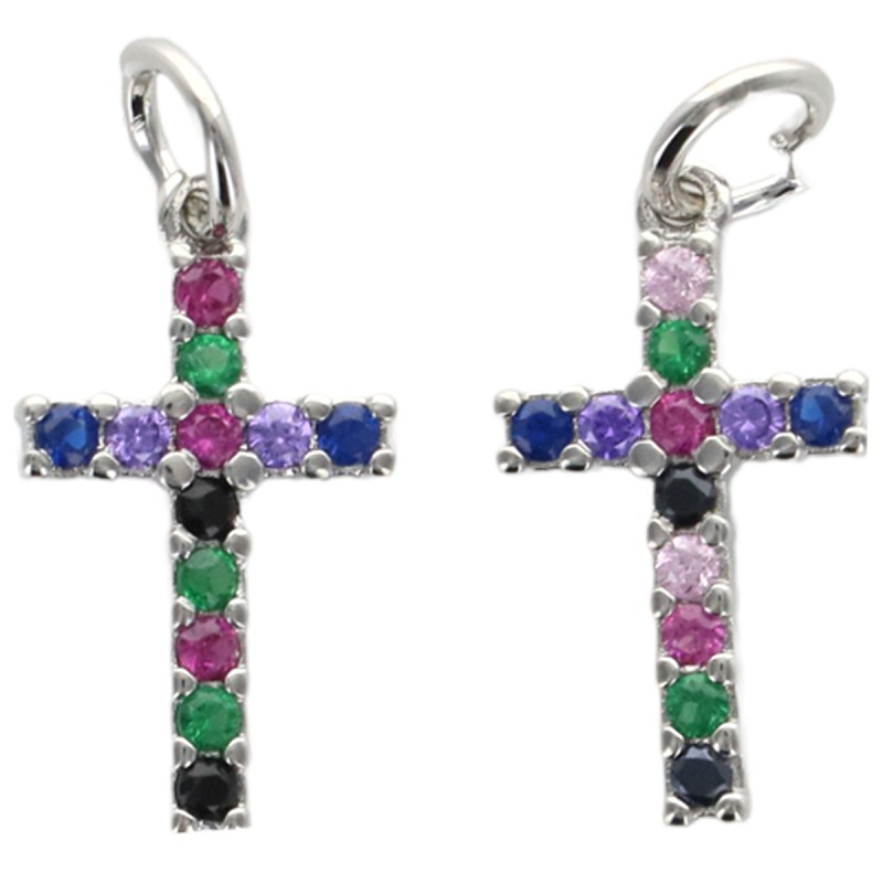 Croix de cou en metal couleur argentee avec zirconium multicolore sertie H. 1,5 cm.