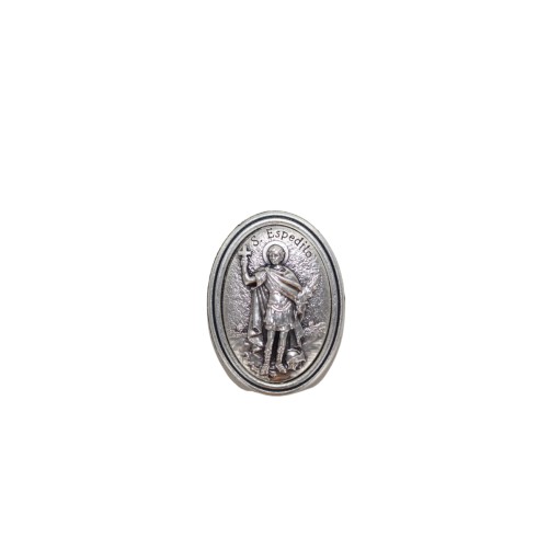 Plaque auto ovale H. 3.8 cm en métal couleur argentée. Plusieurs saints.