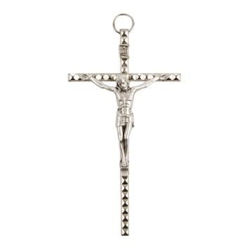 Crucifix forme carrée a facette métal couleur argentée avec Christ - H. 11 cm.