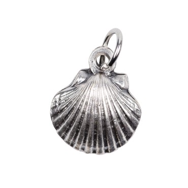 Coquille arrondie de saint Jacques de Compostelle en métal couleur argentée 1 face Ø 1,5 cm.
