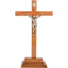 Crucifix bois marron vernis avec Christ métal bronzé sur socle
