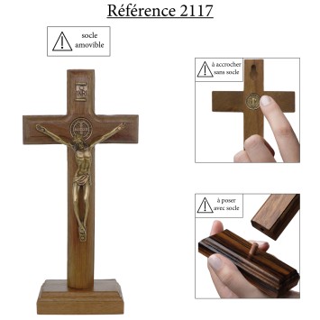 Crucifix de Saint Benoit a poser ou a suspendre en bois avec Christ en dore antique. Existe en plusieurs tailles.