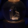 Boule sur socle en bois avec nativite gravee au laser et lumiere LED. Hauteur 9 cm.