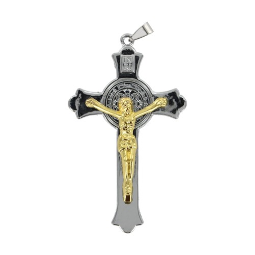Croix de saint Benoit en metal couleur argentee avec Christ couleur doree, hauteur 7,5 cm.