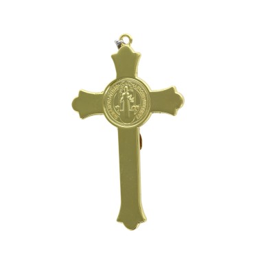 Croix de saint Benoit en metal couleur doree, hauteur 7,5 cm.