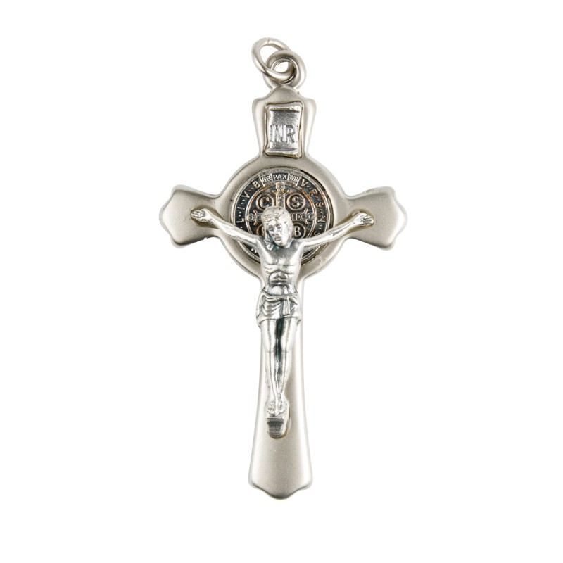 Croix de Saint Benoît couleur argentée – Hauteur 7,8 cm, livrée en boîte