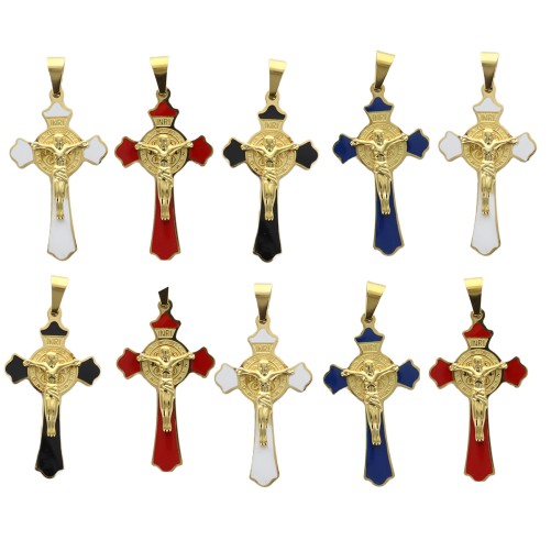 Croix de cou de Saint Benoit couleur doree, emaillee, H. 4,5 cm. LOT DE 10 ASSORTIS