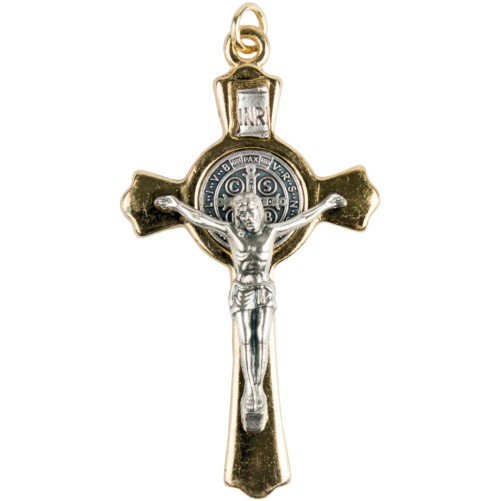 Croix de Saint Benoît couleur dorée christ argenté – Hauteur 7,8 cm, livrée en boîte