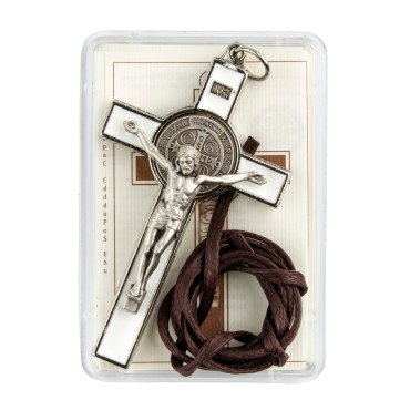 Croix de Saint Benoît en métal argenté émaillé – Hauteur 7,8 cm, avec notice, boîte et cordon. Plusieurs couleurs disponibles