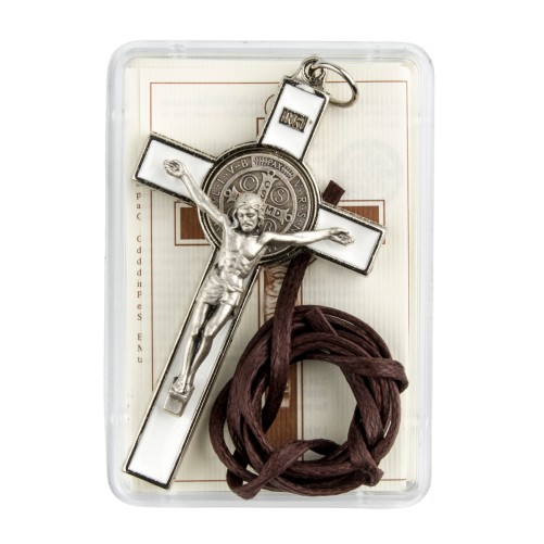 Croix de Saint Benoît en métal argenté émaillé – Hauteur 7,8 cm, avec notice, boîte et cordon. Plusieurs couleurs disponibles