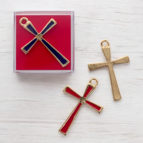 Croix en métal doré, émaillée plusieurs couleurs – Hauteur 7 cm