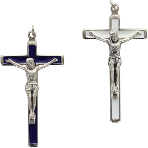 Croix en métal argenté, émaillée plusieurs couleurs – Hauteur 7 cm