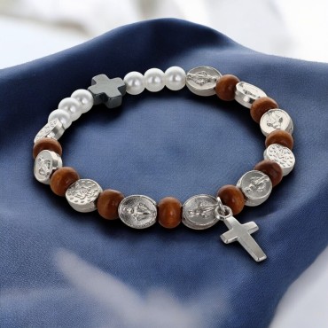 Bracelet dizainier avec médaille en métal, grains en bois et une croix. Modèles disponibles avec différents Saints.