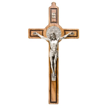 Croix de saint Benoit en bois d´olivier et Christ en metal couleur argentee.