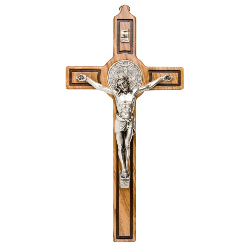 Croix de saint Benoit en bois d´olivier et Christ en metal couleur argentee.