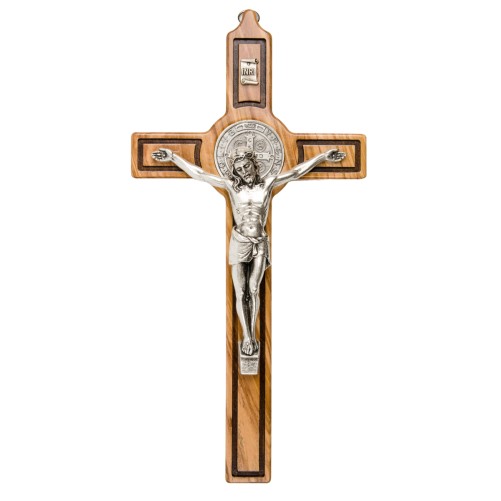 Croix de saint Benoit en bois d´olivier et Christ en metal couleur argentee.