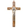Croix de saint Benoit en bois d´olivier et Christ en metal couleur argentee.