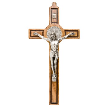 Croix de saint Benoit en bois d´olivier et Christ en metal couleur argentee.