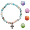 Bracelet sur elastique avec grains ronds en jade blanc naturelle de 6 mm de diametre, avec croix en metal. LOT DE 5 ASSORTIS