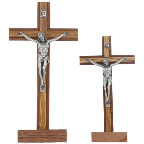 Crucifix en bois et bois d olivier sur socle avec Christ en metal couleur argentee. Plusieurs hauteurs.