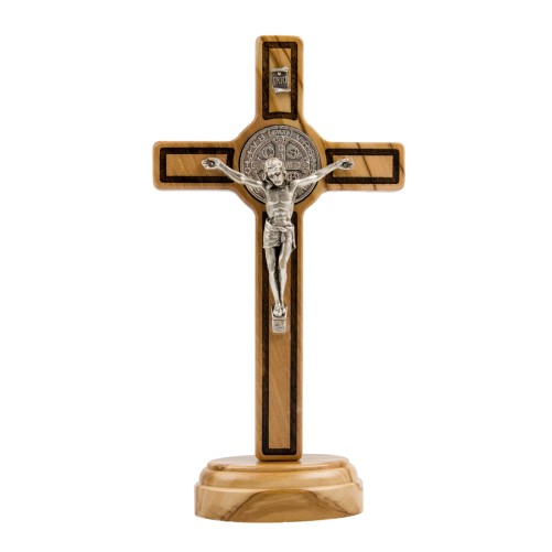 Croix de saint Benoit sur socle en bois d'olivier, hauteur 14,5 cm.