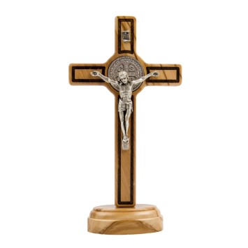 Croix de saint Benoit sur socle en bois d'olivier, hauteur 14,5 cm.