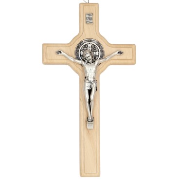 Croix de saint Benoit en bois clair, hauteur 21 cm.