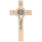 Croix de saint Benoit en bois clair, hauteur 21 cm.