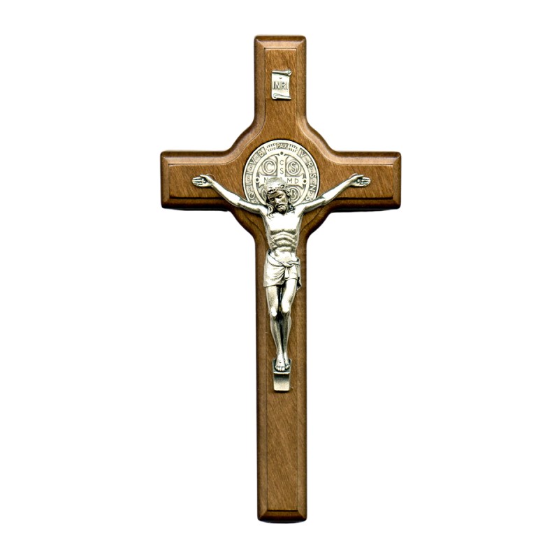 Croix de saint Benoit en bois foncé, hauteur 21 cm.