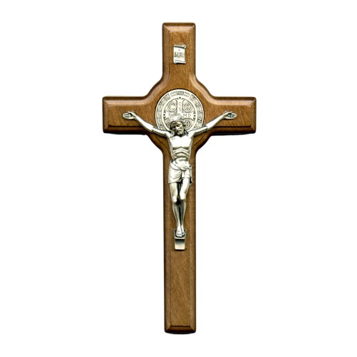 Croix de saint Benoit en bois foncé, hauteur 21 cm.